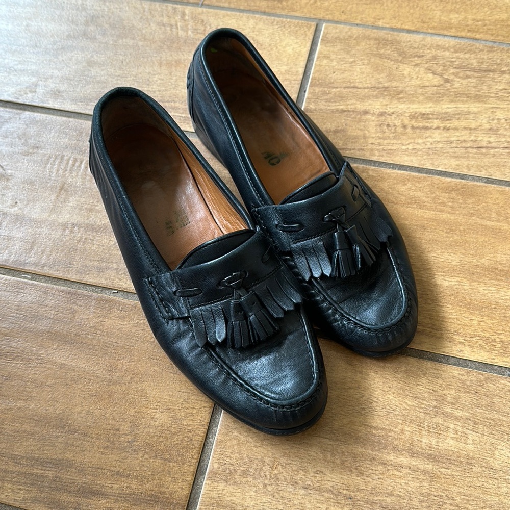 Black leather Ferragamo loafers EUC sz 8D
